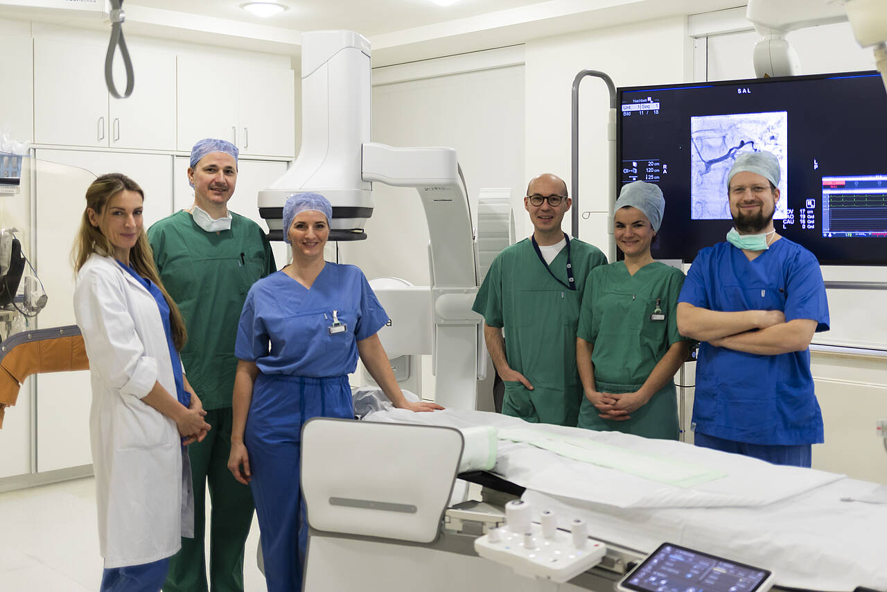Das Team der Kardiologie des Klinikums Cracau im Herzkatheterlabor