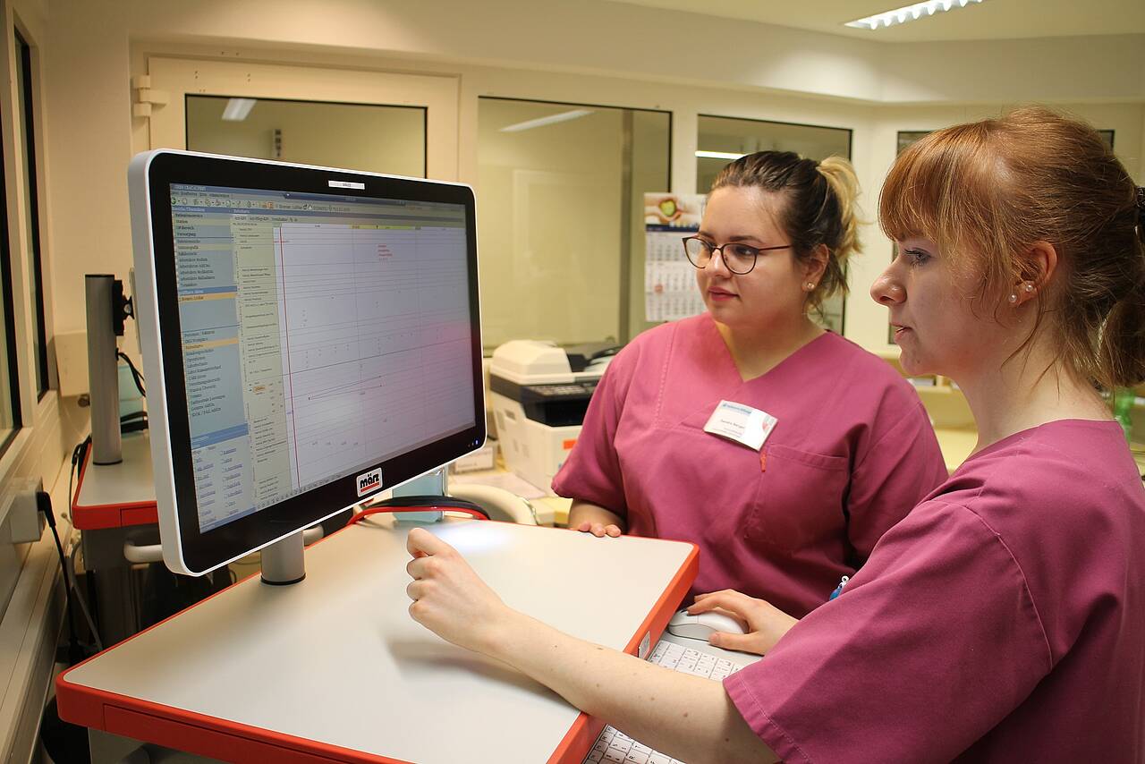 Erste Schritte in die Berufspraxis für zukünftige Gesundheits- und Krankenpflege-Azubis