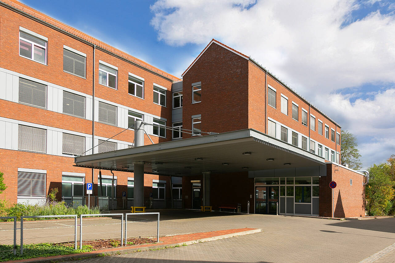 Brand im Klinikum Cracau: Rund 70 Patientinnen und Patienten erfolgreich evakuiert Klinikum Cracau bei Pfeiffers der Universitätsmedizin Magdeburg