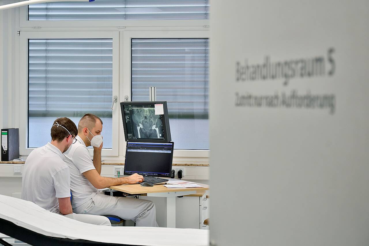 Moderner Behandlungsraum in der Notaufnahme der Pfeifferschen Stiftungen