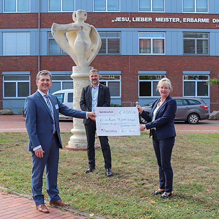 Spendenübergabe der BBBank an den Geschäftsführer des Klinikums Pfeiffersche Stiftungen